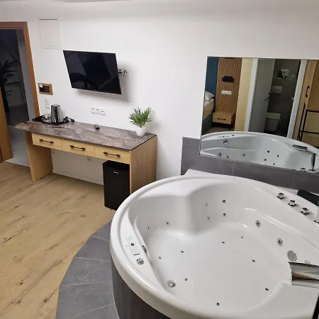 Hotel Lottstetten מלון *